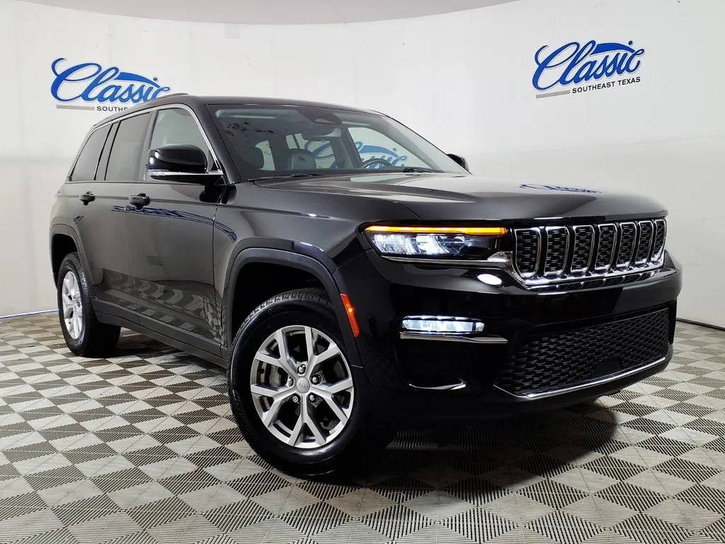 Used 2022 Diamond Black C Jeep Limited image 1