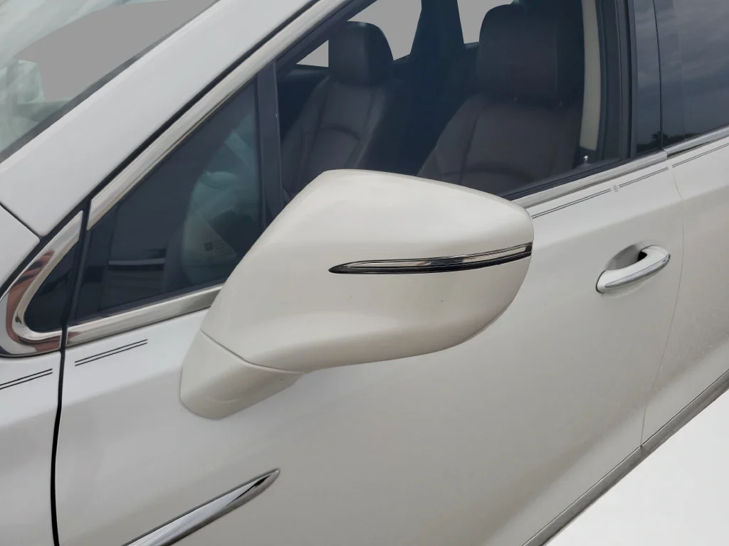 Used 2020 WHITE FROST TRICOAT Buick Avenir image 26