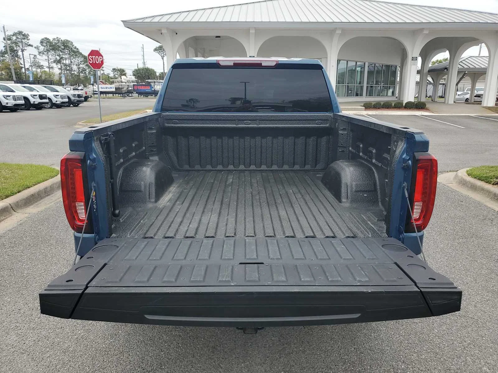 Used 2024 Downpour Metallic GMC SLT image 5