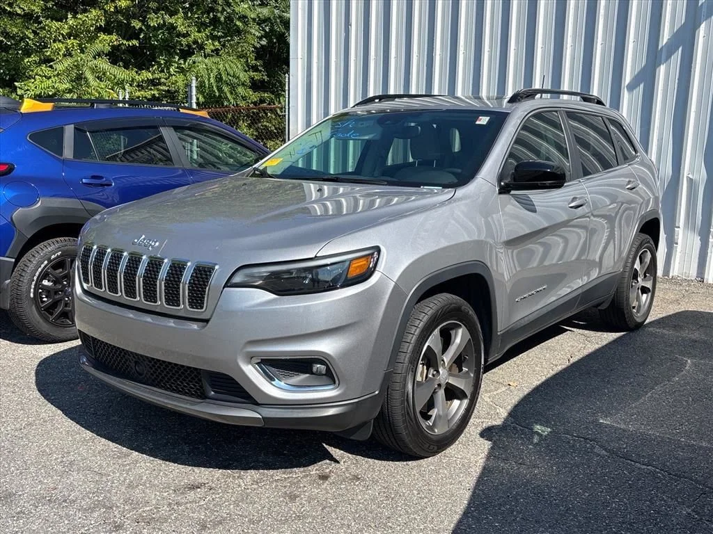 Used 2022 Silver Jeep Limited image 2