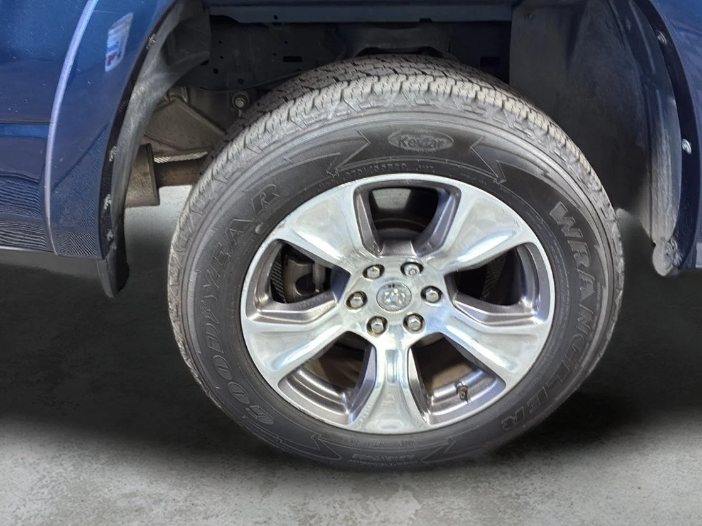 Used 2020 Patriot Blue Pearlcoat Ram Laramie image 18