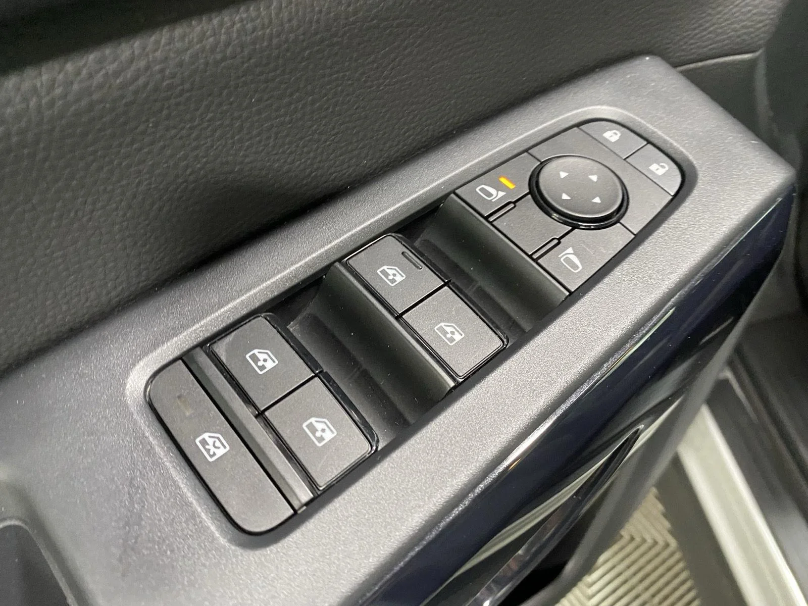Used 2024 Brilliant Silver Metallic Nissan SV image 20