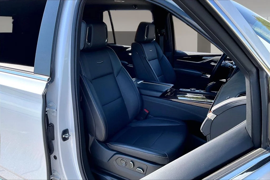 Used 2021 White Cadillac Luxury image 7
