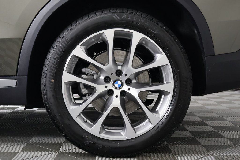 New 2026 Manhattan Green Metallic BMW xDrive40i image 10