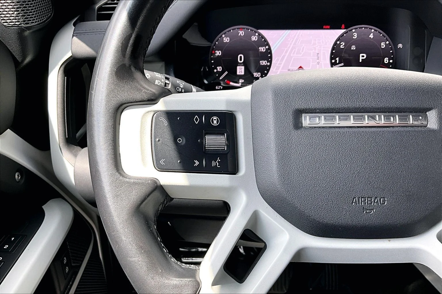 Used 2024 White Land Rover S image 18