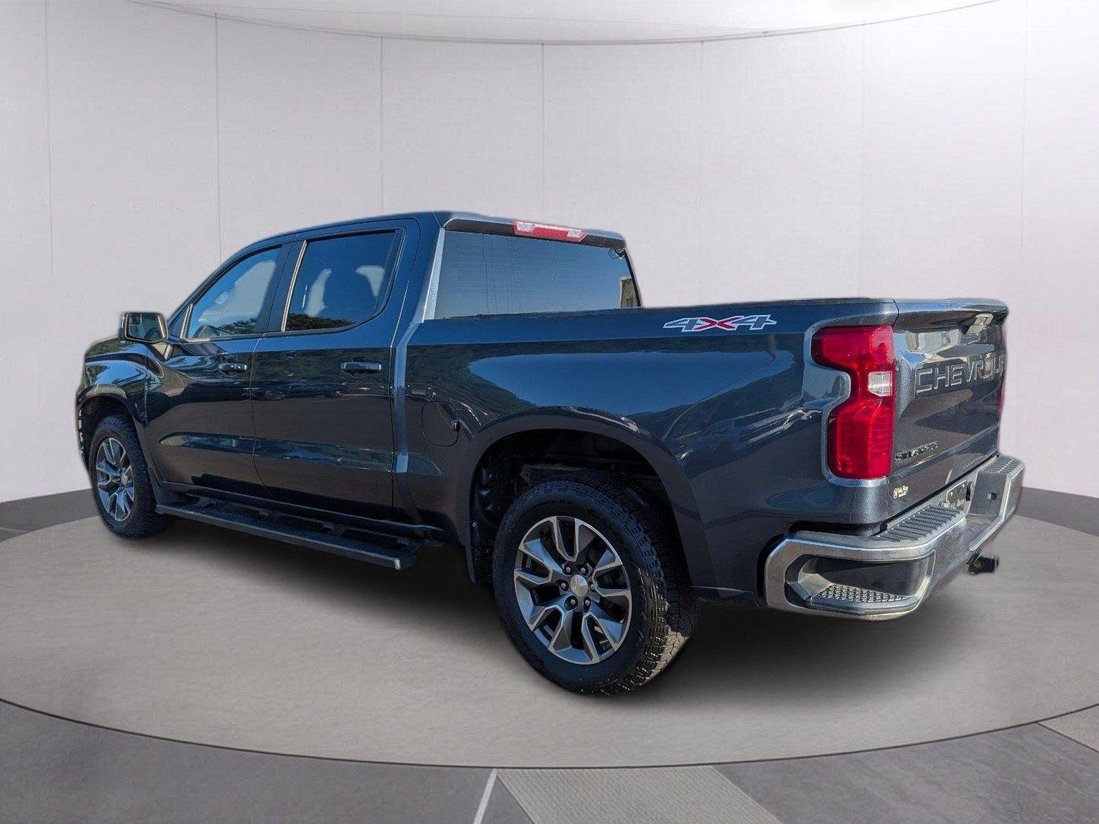 Used 2022 Shadow Gray Metallic Chevrolet LT image 5