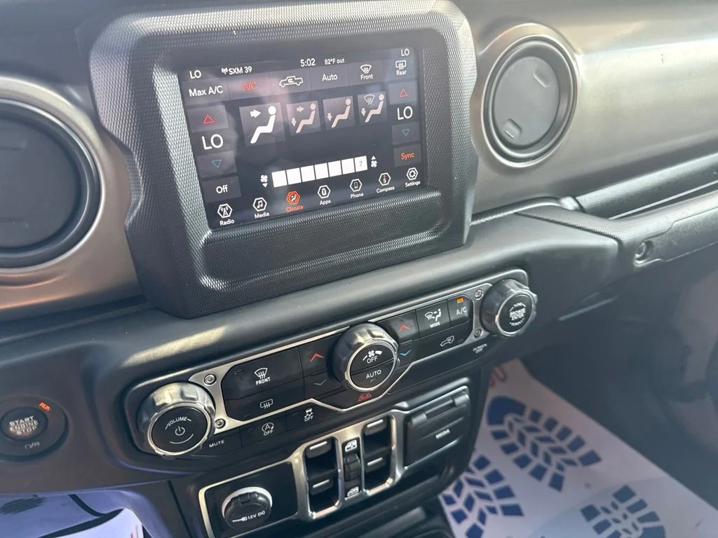 Certified Used 2020  Jeep Sport image 28