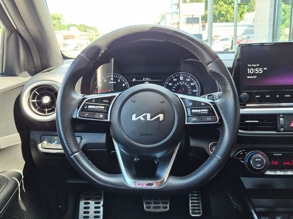 Used 2023 White Kia GT-Line image 13