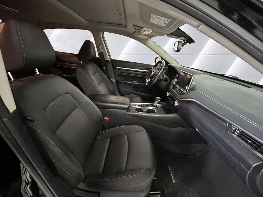 Used 2019 Black Nissan 2.5 SV image 13