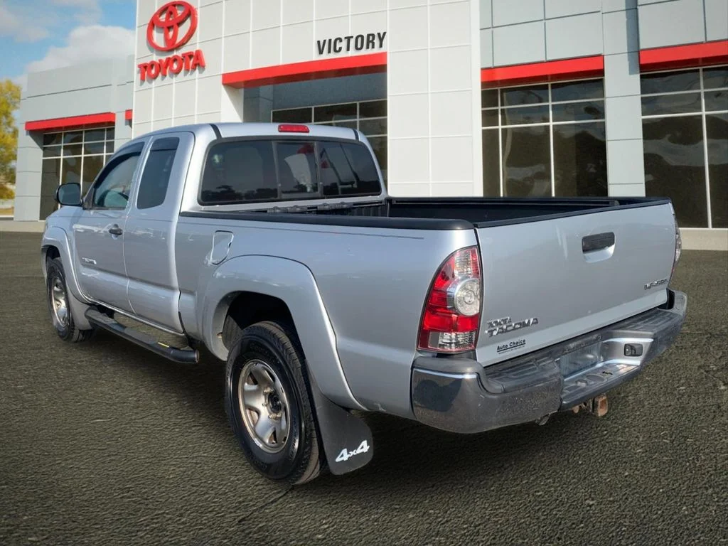 Used 2013 Silver Toyota Base image 5