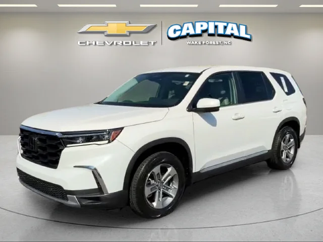 Used 2025  Honda EX-L image 1