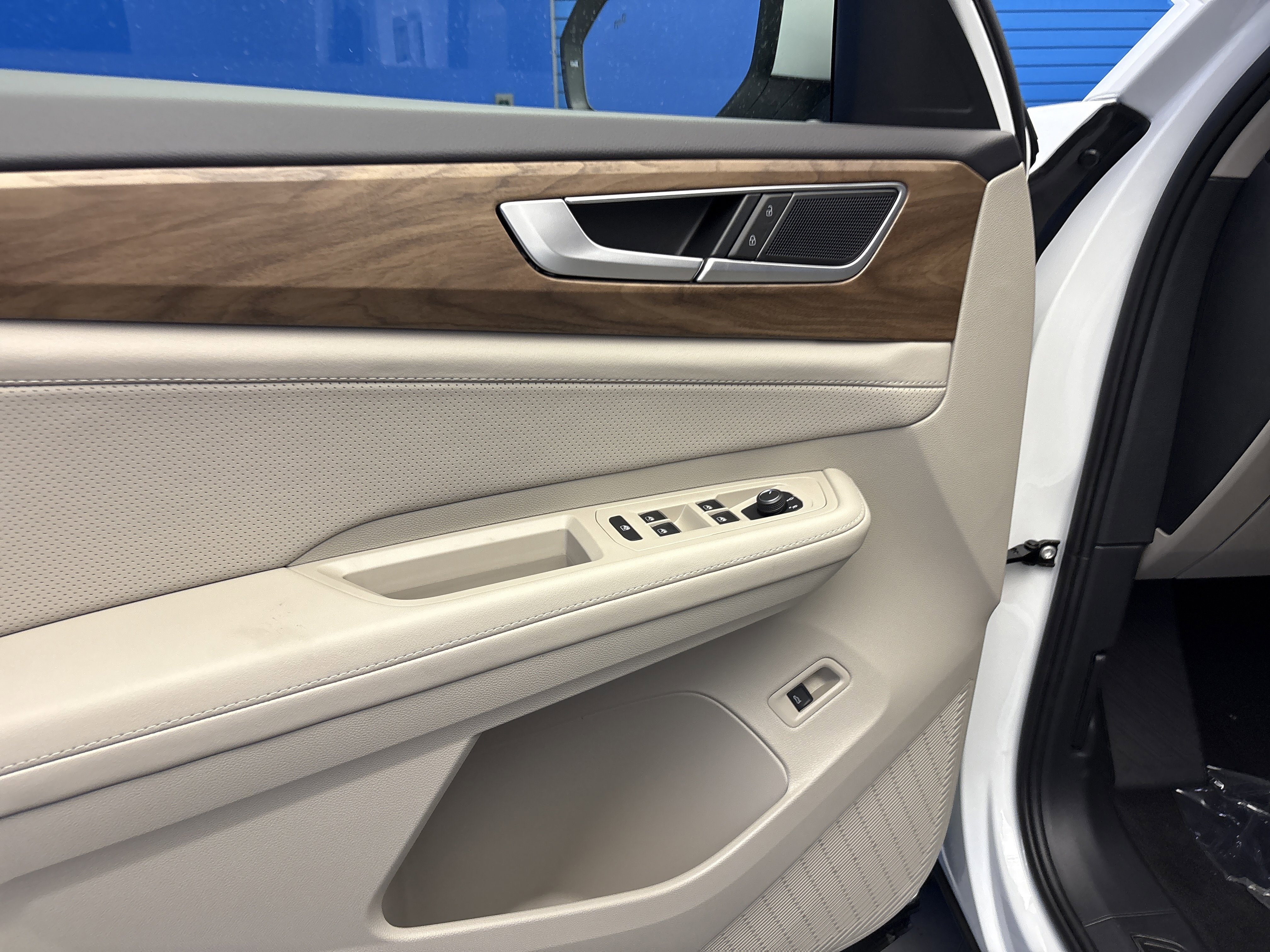 2026 Volkswagen Atlas SE w/Tech - Photo 10