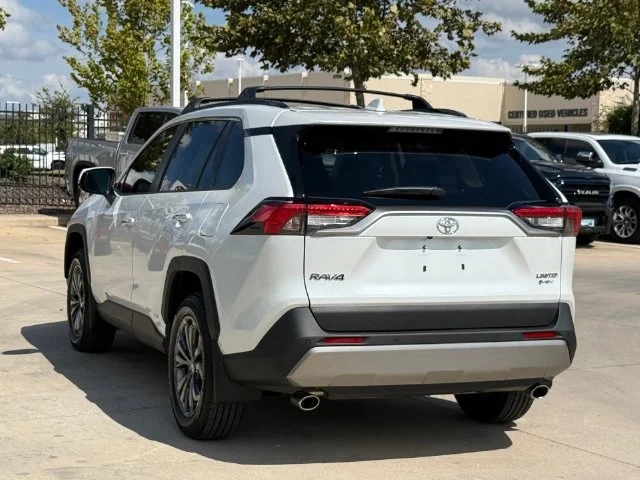 Certified Used 2025 WIND CHILL PEARL Toyota Limited image 9