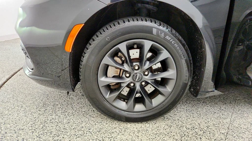 Used 2021 Brilliant Black Crystal Pearlcoat Chrysler Touring L AWD w/ Premium & Safety Sphere Group image 9
