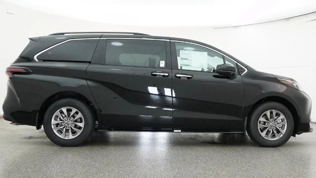 New 2026 Midnight Black Metallic Toyota XLE image 18