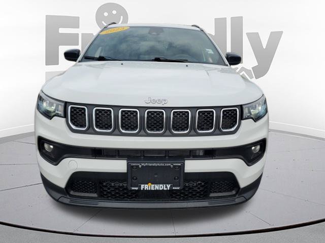 Used 2023 White Jeep Latitude image 8