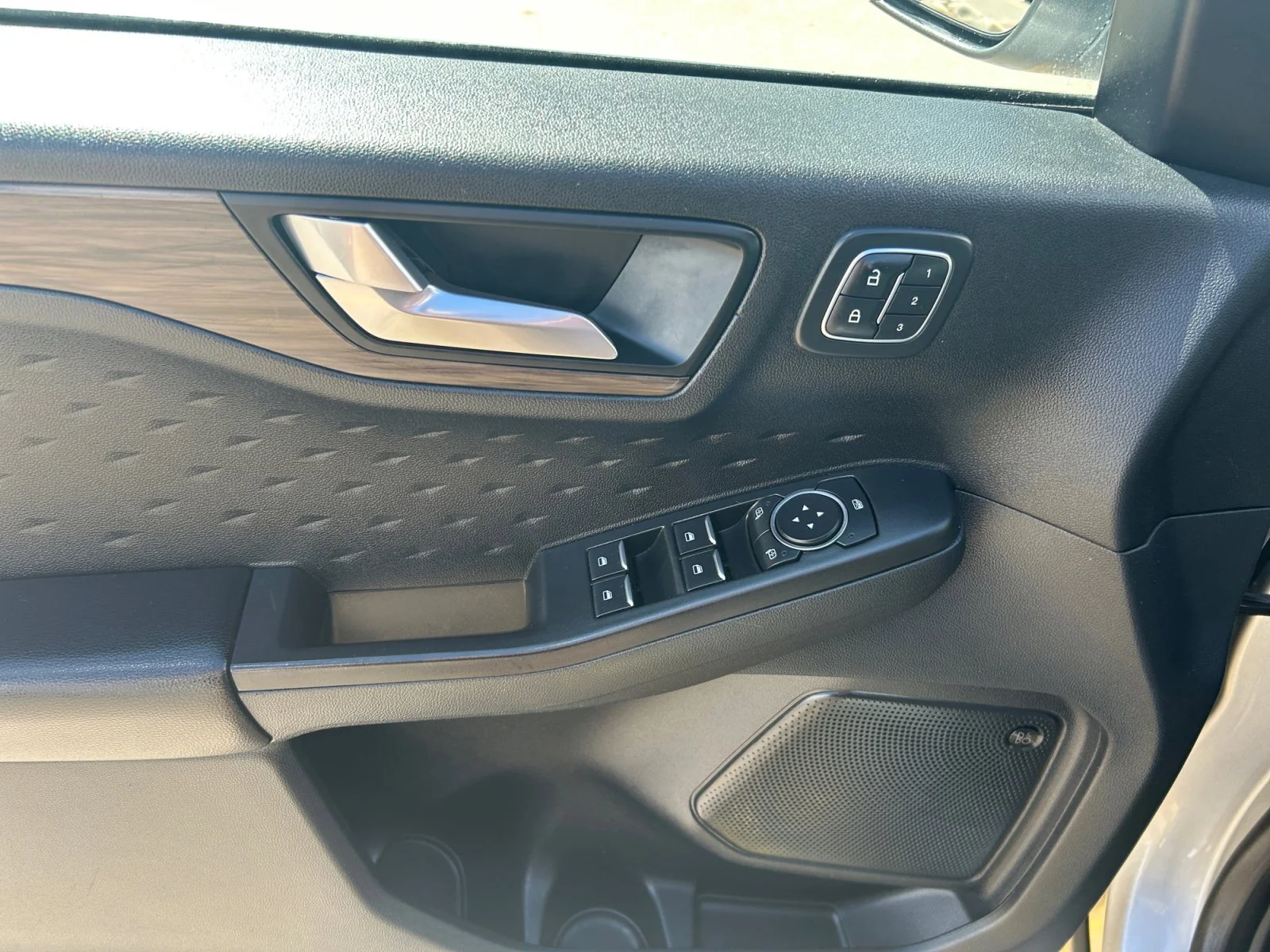 Used 2020 SILVER Ford TITANIUM HYBRID AWD image 17