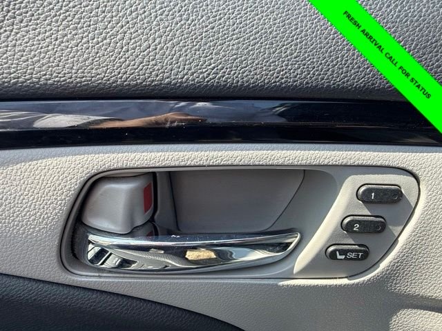 Used 2017 Lunar Silver Metallic Honda Touring image 27