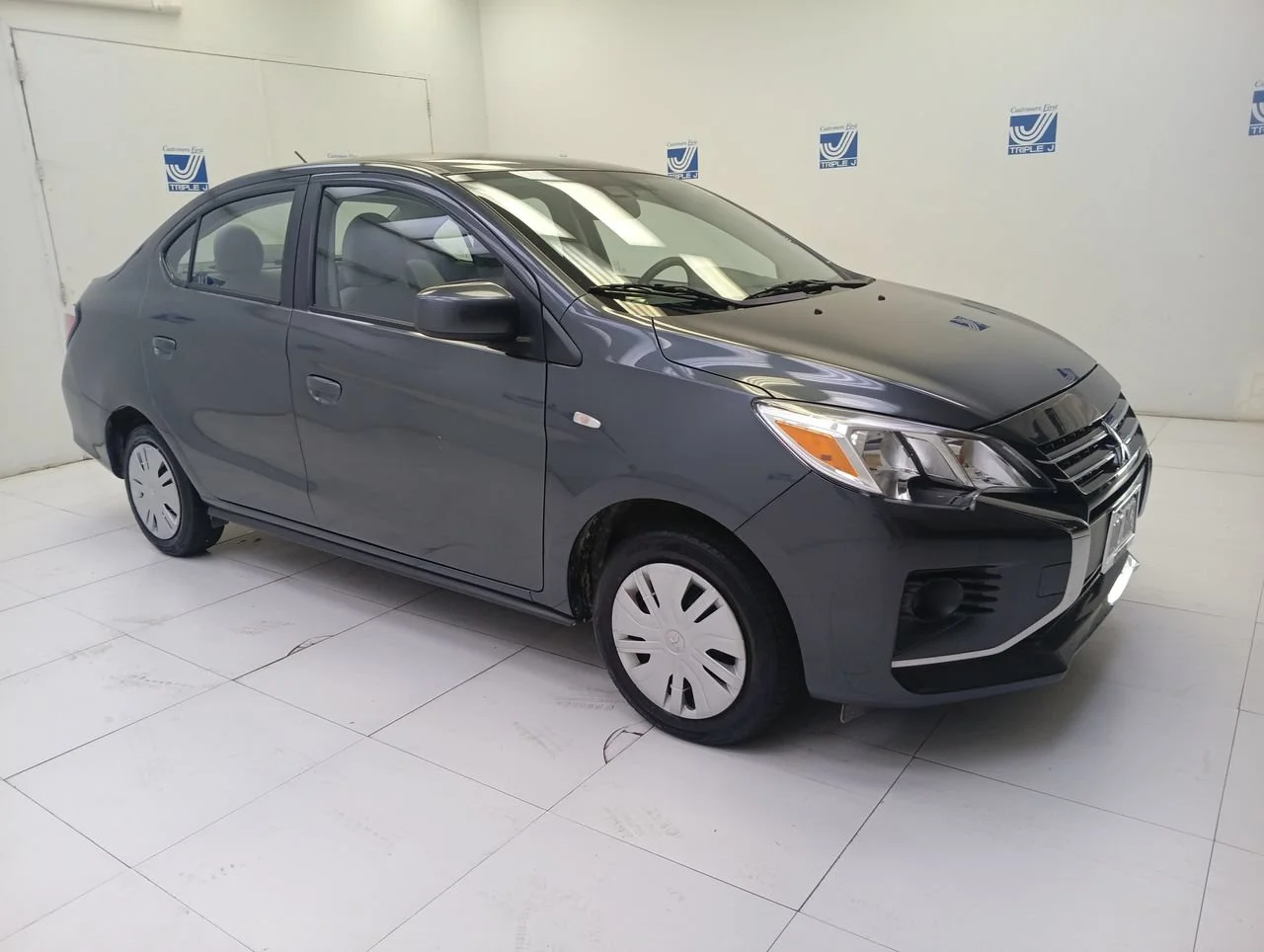 Used 2024 Graphite Gray Mitsubishi ES image 2