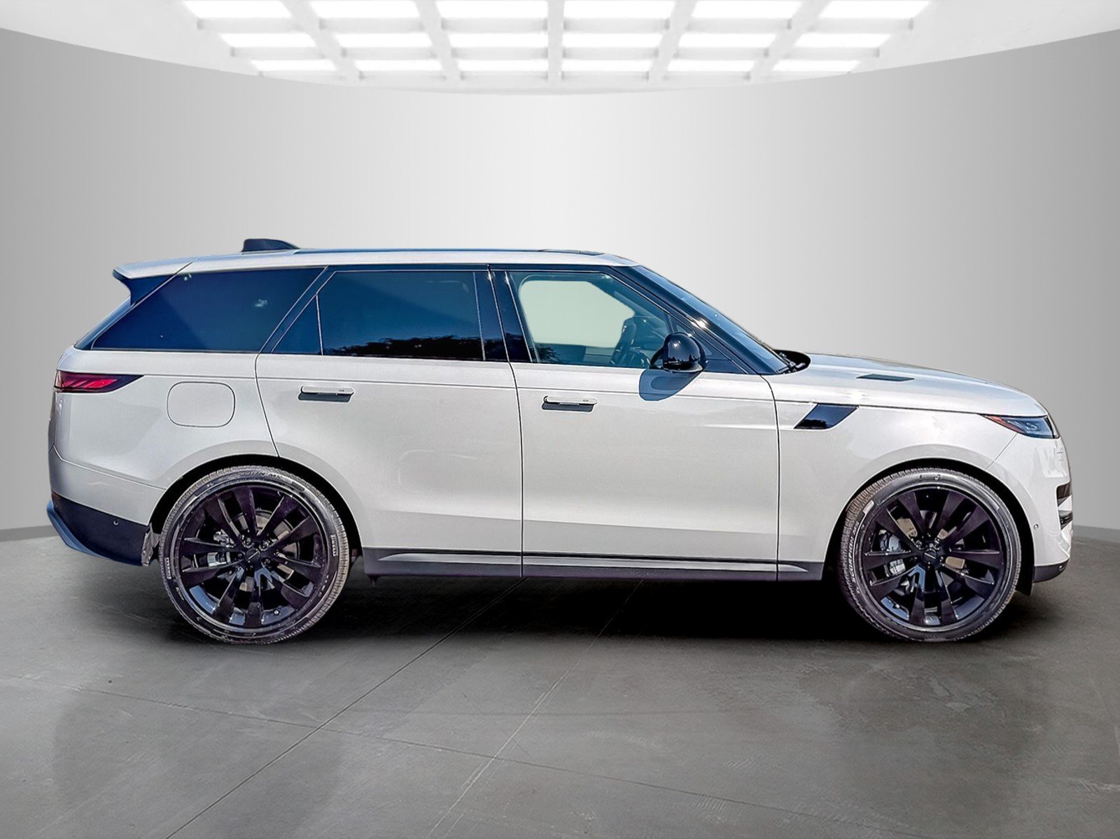 New 2026 Borasco Grey Land Rover SE image 6