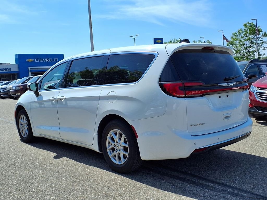 Used 2023 White Chrysler Touring L image 7