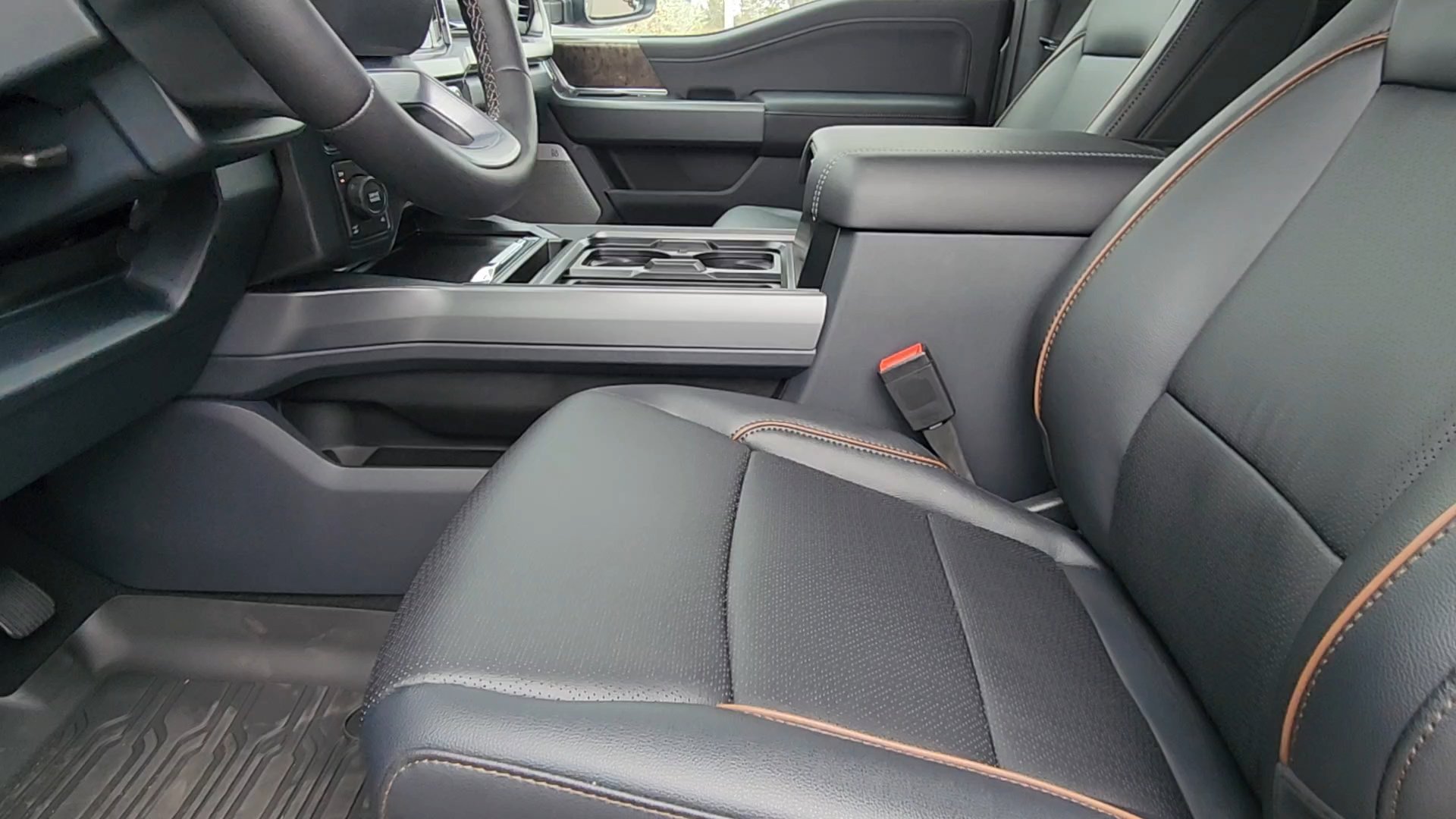 New 2026 Carbonized Gray Metallic Ford LARIAT image 32