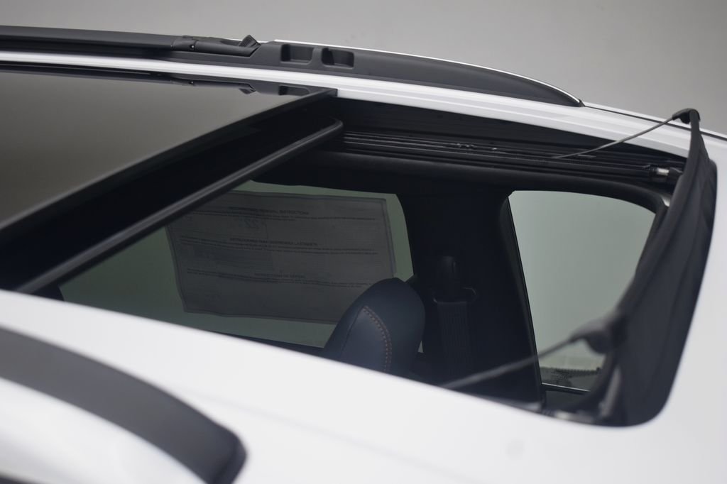 New 2027 Bright White Clear-Coat Exterior Paint Chrysler Pinnacle image 9