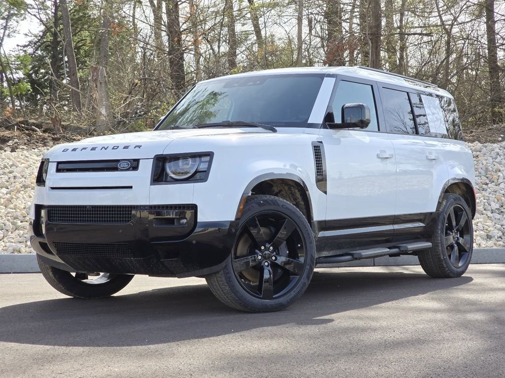 New 2026 Fuji White Land Rover X-Dynamic se image 2