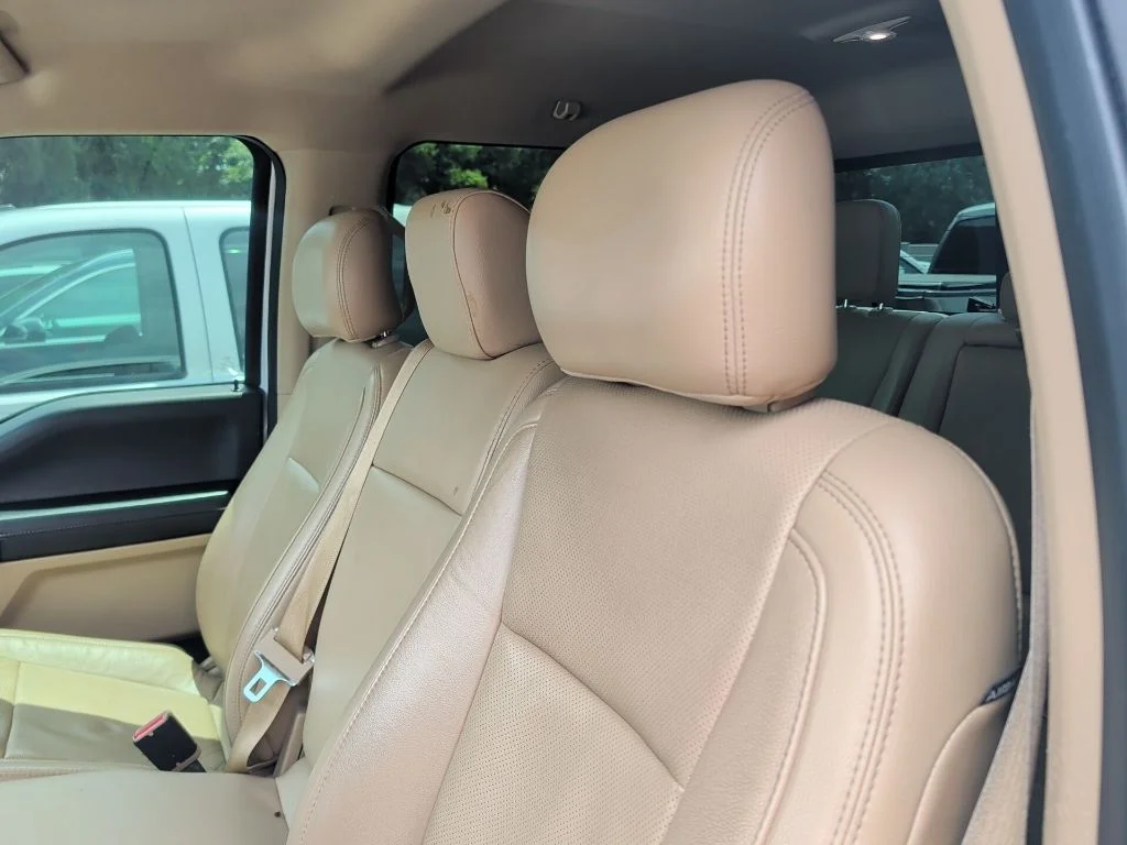 Used 2017  Ford Lariat image 2