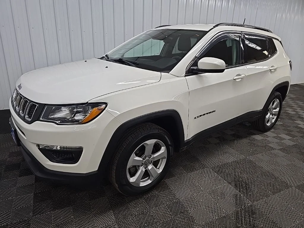 Used 2018 White Jeep Latitude image 8