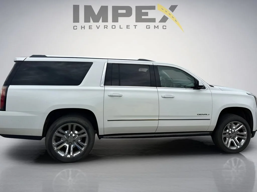 Used 2017 SUMMIT WHITE GMC Denali image 5