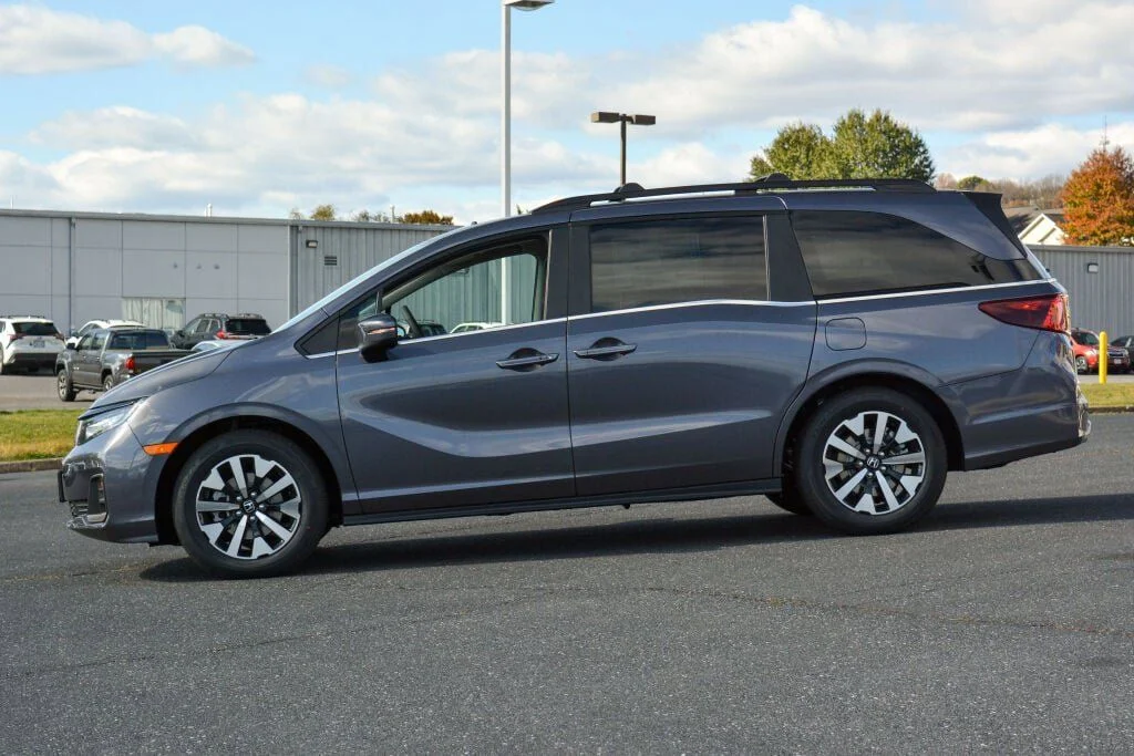 New 2026 Modern Steel Metallic Honda EX-L image 3