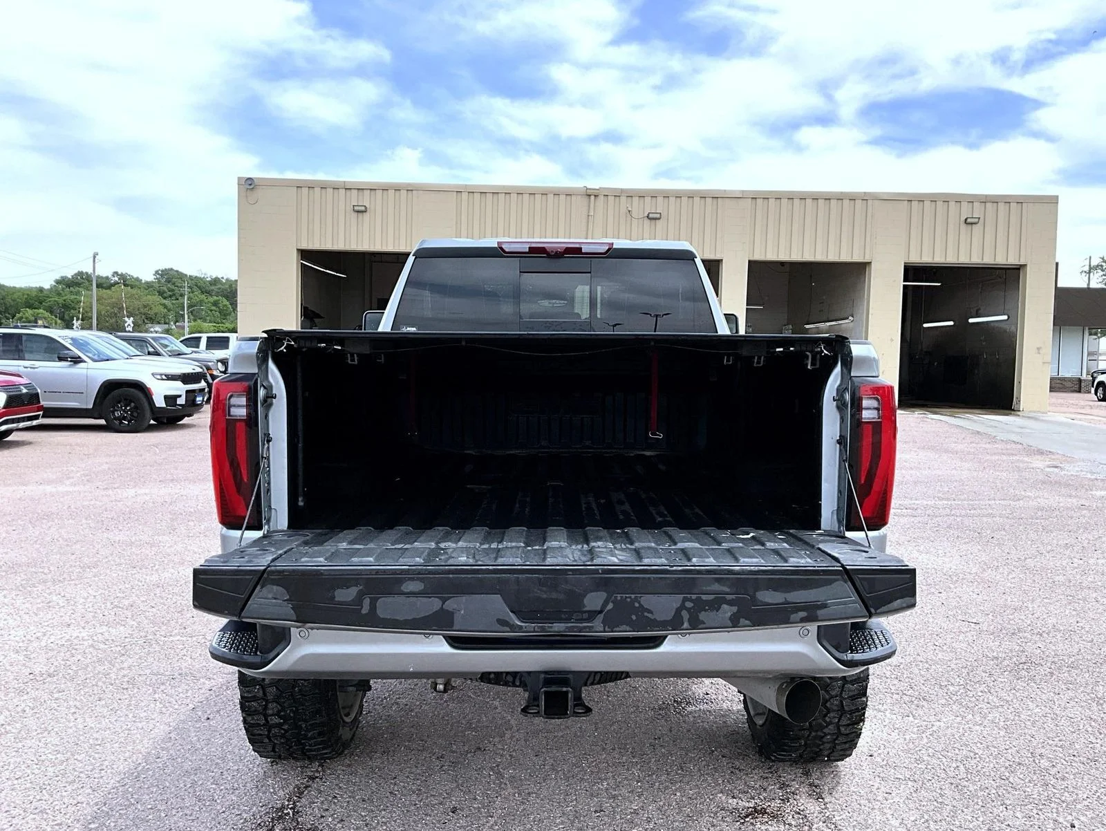 Used 2025 Silver GMC Denali Ultimate image 9