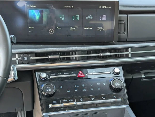 Used 2024 Green Hyundai SEL image 16