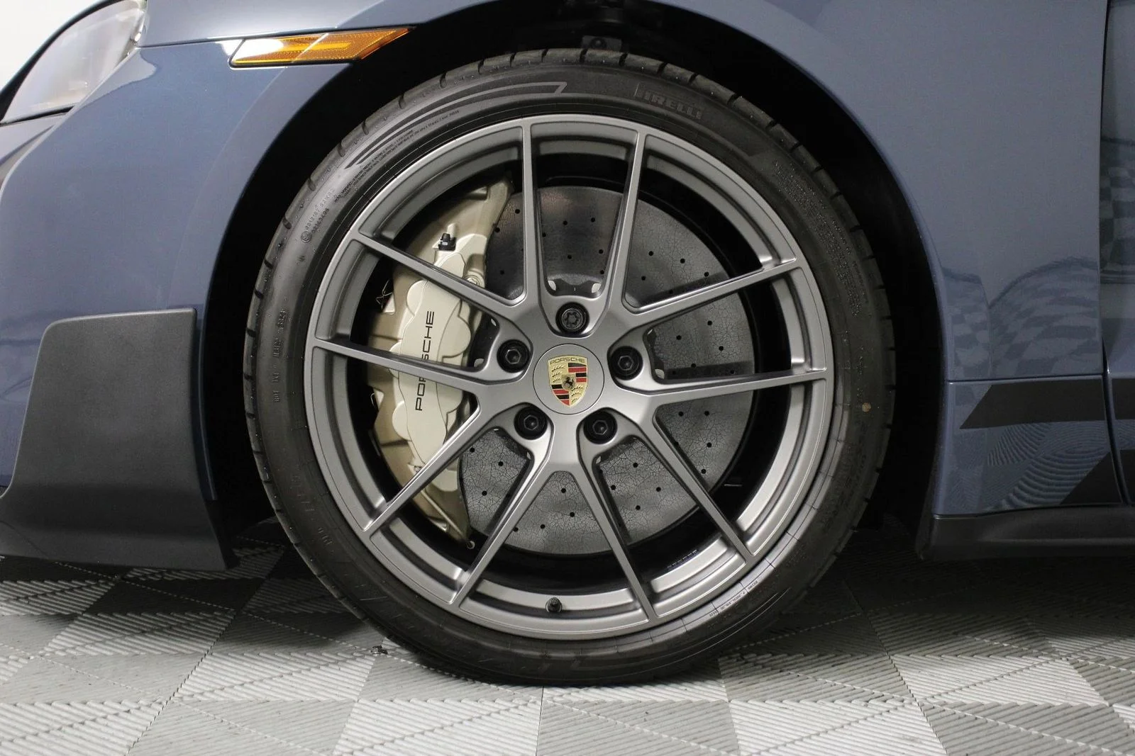 2025 Porsche Taycan Turbo GT with Weissach Package - Photo 18