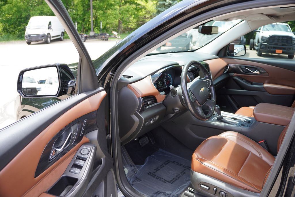 Certified Used 2018 Mosaic Black Metallic Chevrolet High Country image 14