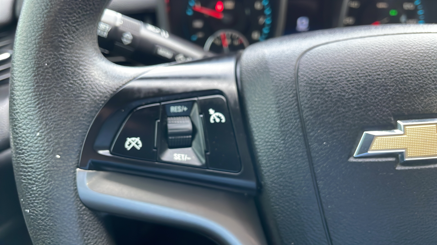 Used 2016 Silver Chevrolet LT image 26