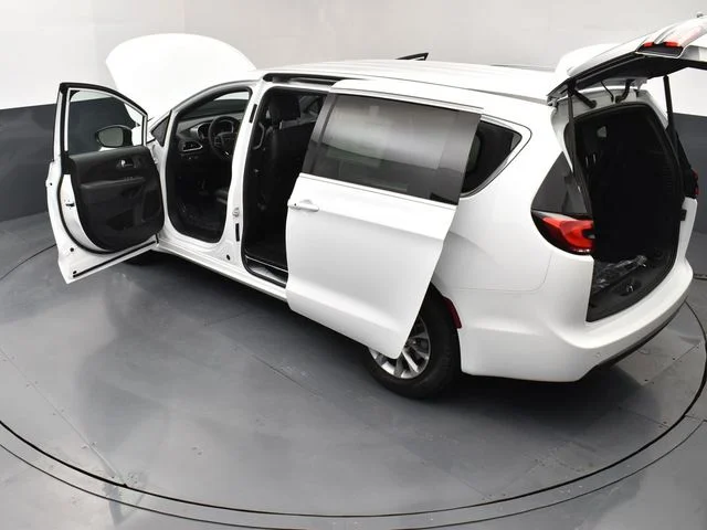 2026 Chrysler Pacifica Select - Photo 28