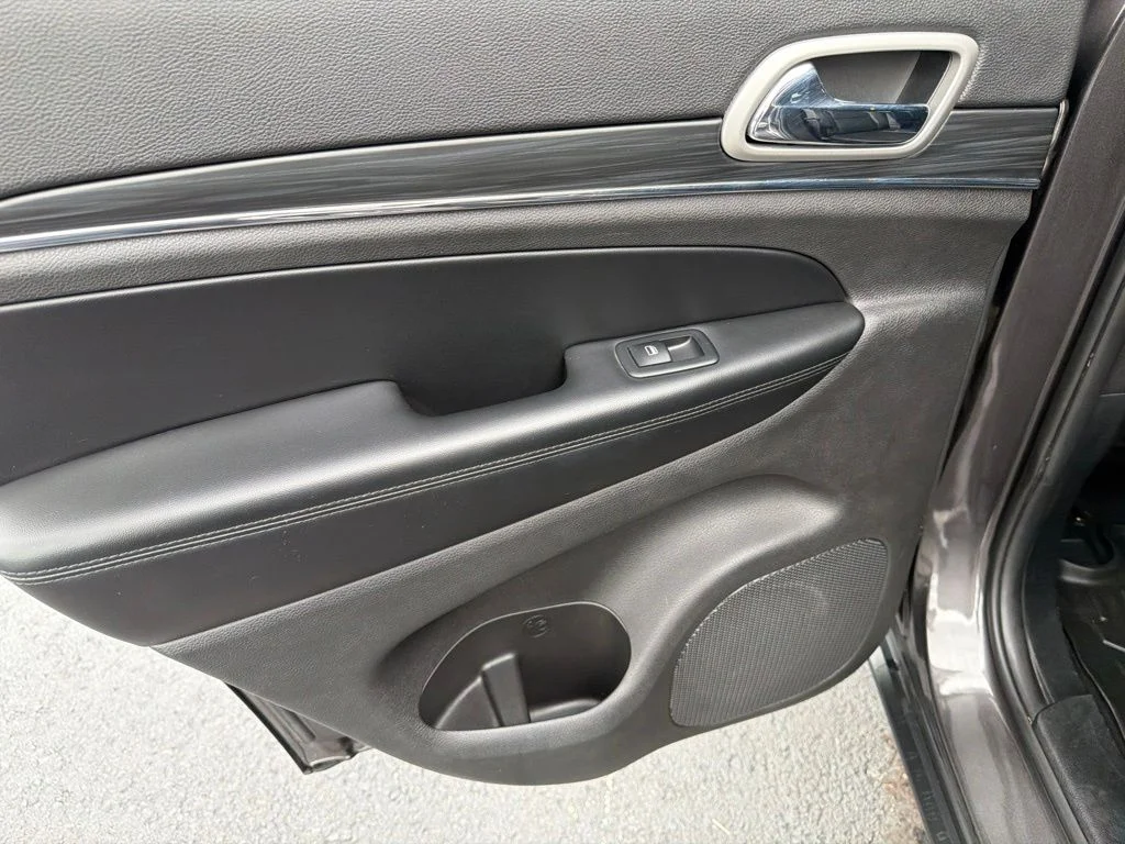 Used 2020 Gray Jeep Limited image 12