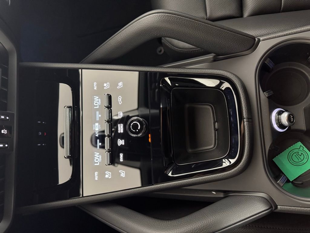 2025 Porsche Cayenne E-Hybrid - Photo 25