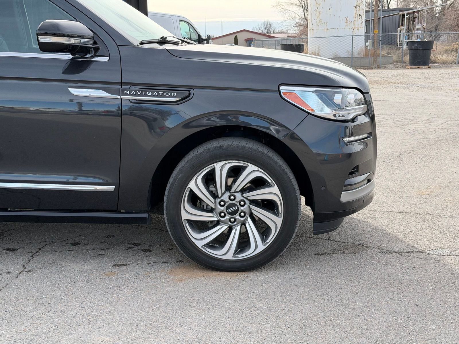 View vehicle photo 4