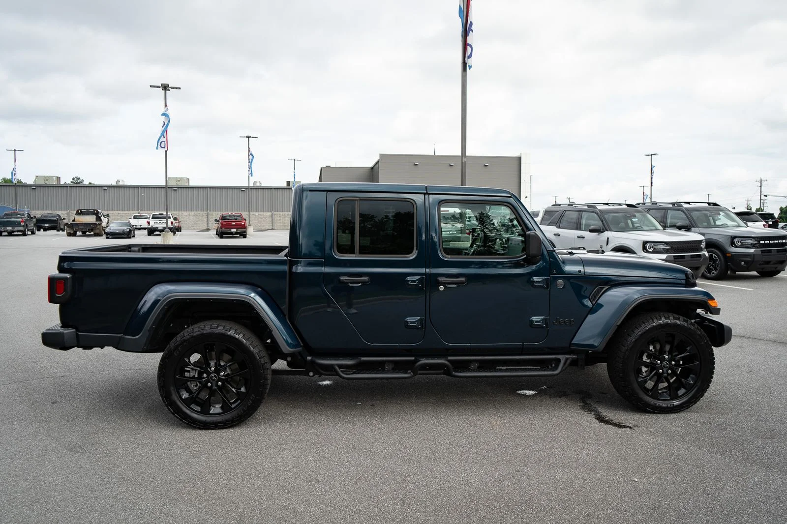 Used 2025 Blue Pearl Jeep Nighthawk image 11