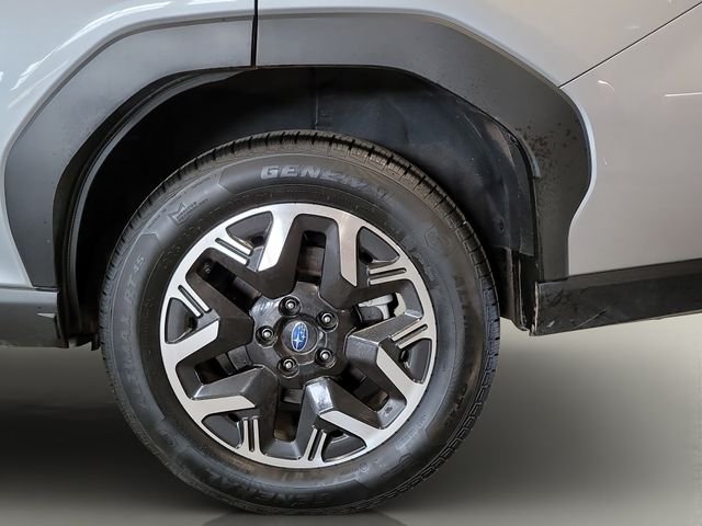 Used 2025 Ice Silver Metallic Subaru Premium image 37