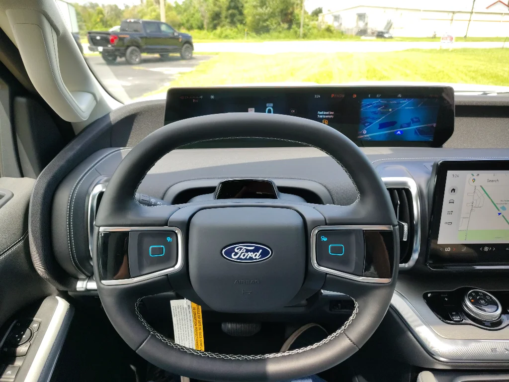 New 2027 Star White Metallic Tri-Coat Ford MAX Platinum image 27