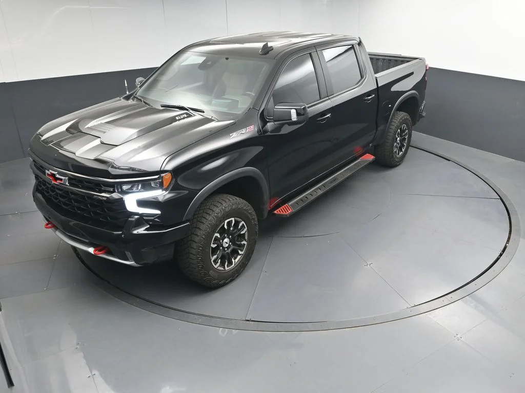 Used 2025 Black Chevrolet ZR2 image 31