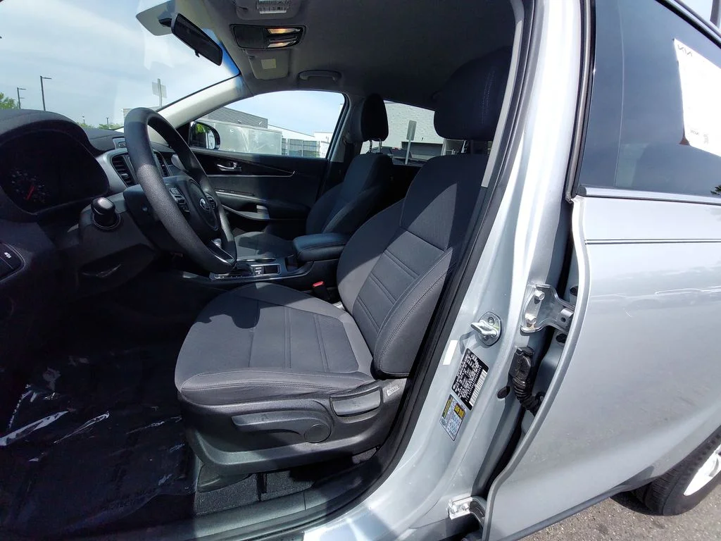 Used 2016 Silver Kia LX image 14