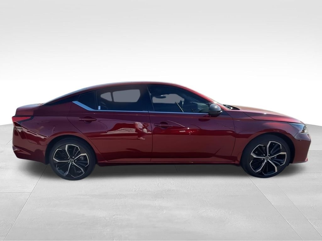 Used 2024 Red Nissan 2.5 SR image 9