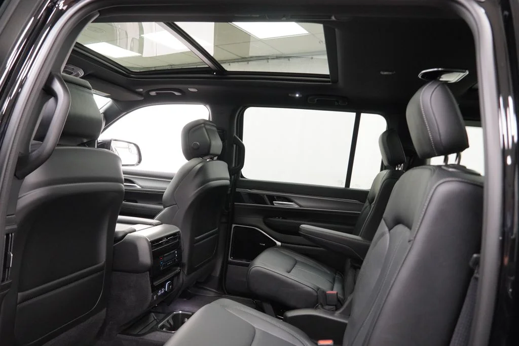 New 2026 High Gloss Black Exterior Paint Jeep Limited Altitude image 19