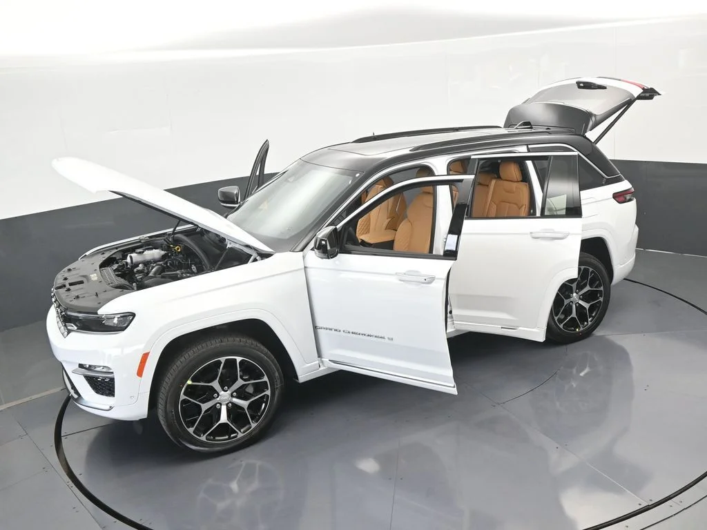 New 2025 Bright White Clear-Coat Exterior Paint Jeep Summit Reserve image 69