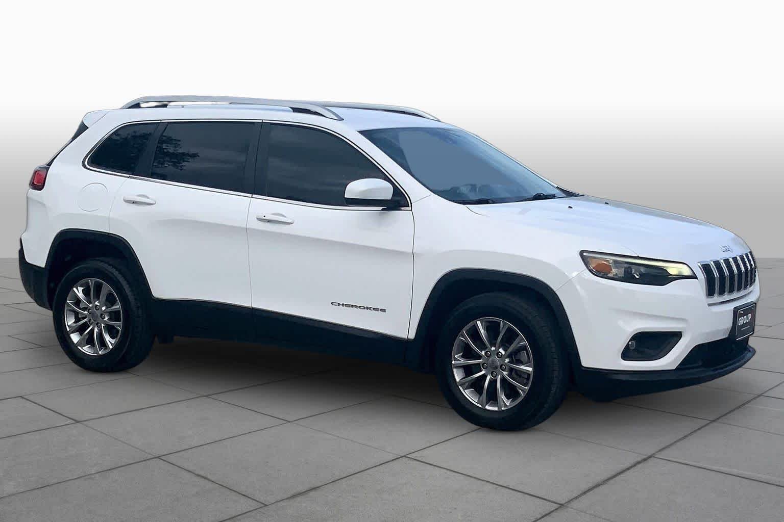 Used 2021 Bright White Clearcoat Jeep Latitude Plus image 3